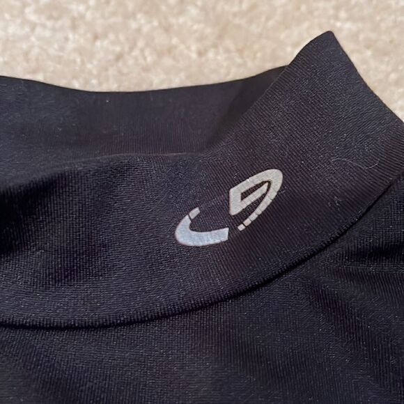 SIZE LARGE CHAMPION TURTLENECK - Picture 3 of 7